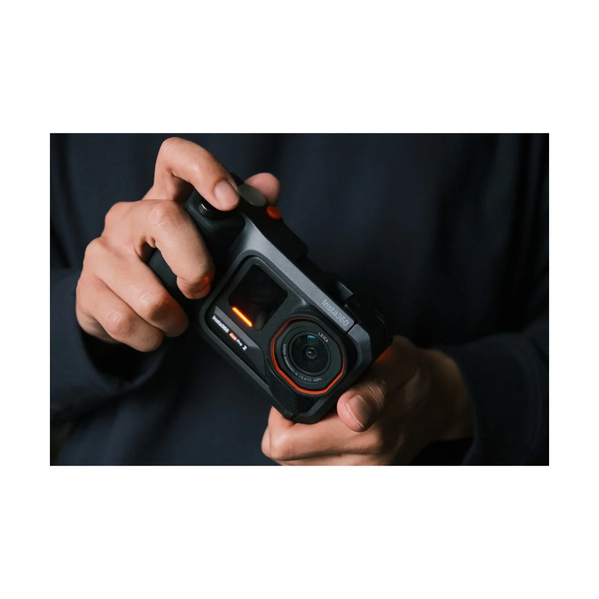 Better than Fuji? A Pocketable Leica for Street Photography (the